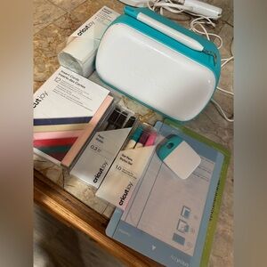 Cricut Joy Compact Cutting Machine in White and Teal with Pens & Tools